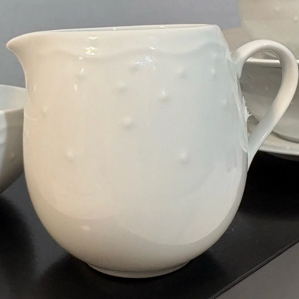 Crate & Barrel White Porcelain WATER MUSIC‎ 2 cups 2 saucers sugar bowl creamer